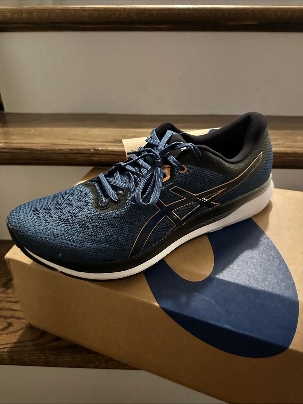 Men's Athletic Running Shoe in Navy with Gold Trim